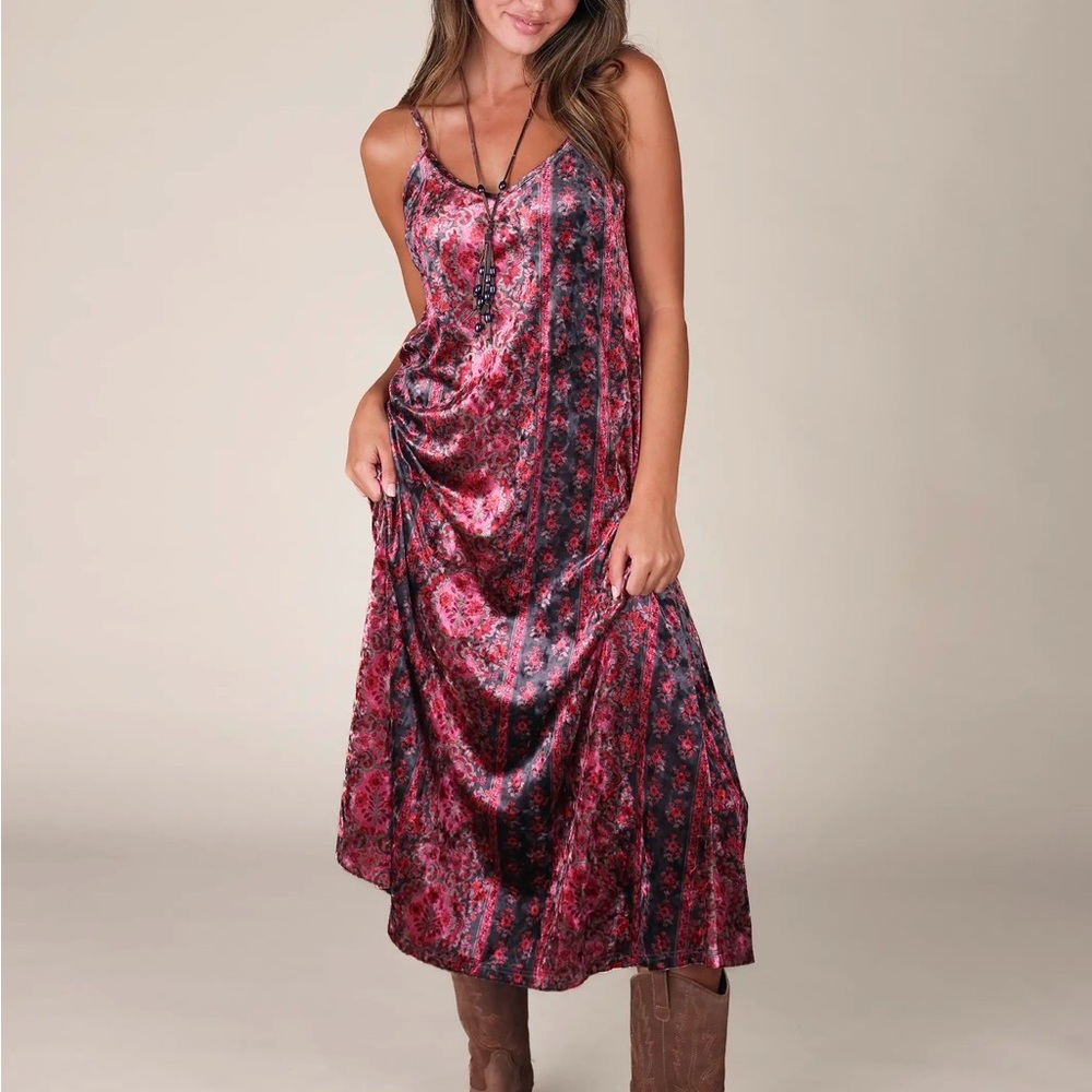 NATURAL LIFE Burgundy and Black Floral Velvet Midi Slip Dress